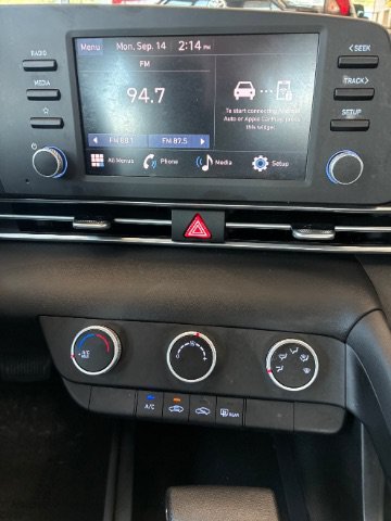 Used 2026 Hyundai Elantra SE FWD image 17