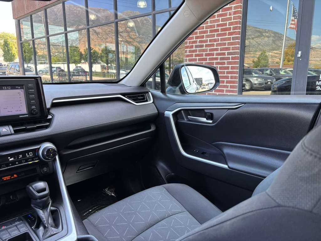 Used 2021 Toyota RAV4 XLE image 22