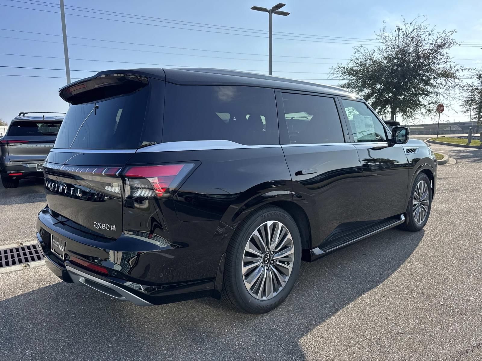 New 2026 INFINITI QX80 Luxe w/ Cargo Package AWD/4WD image 4