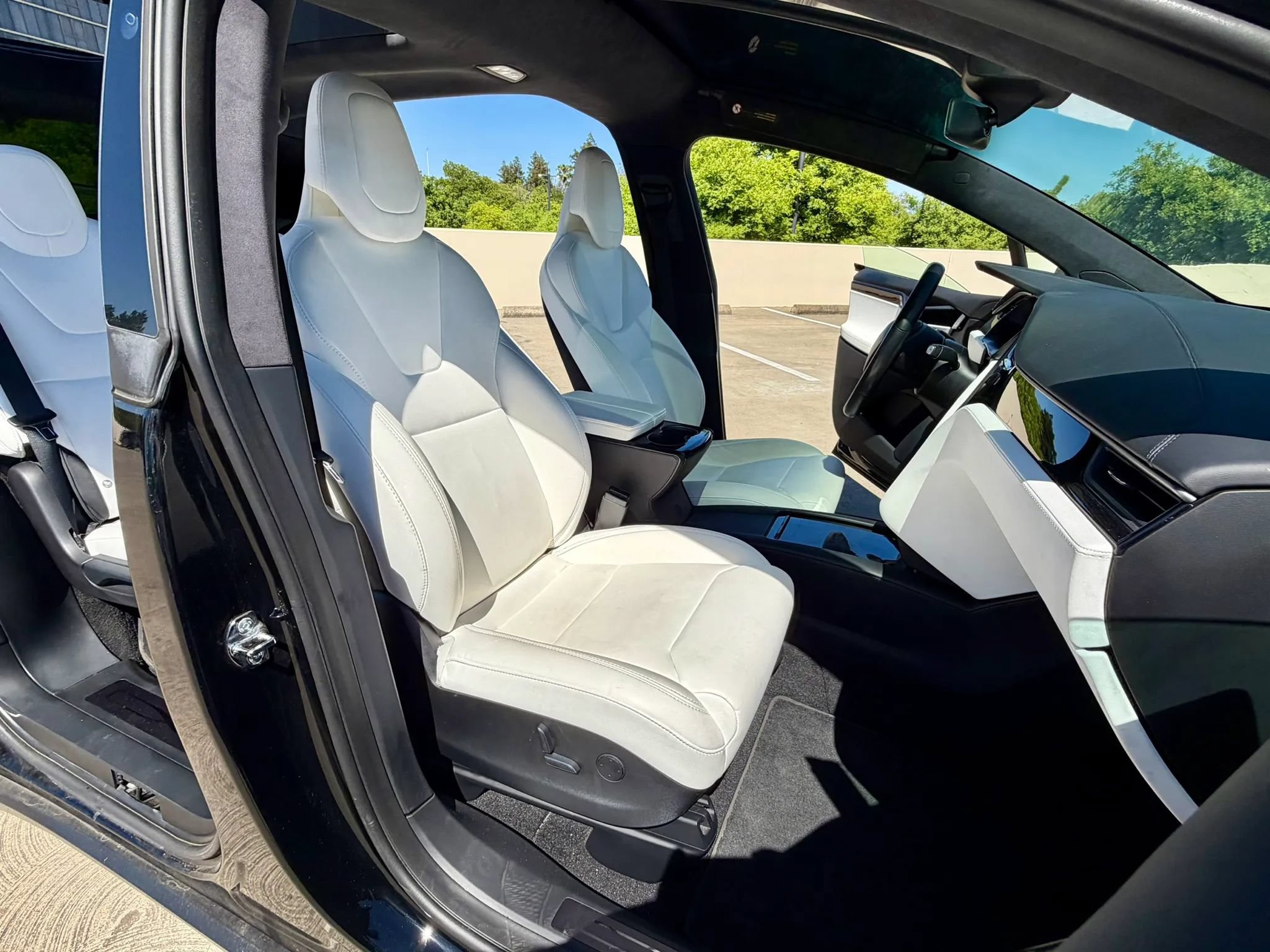 Used 2019 Tesla Model X 100D AWD/4WD image 28