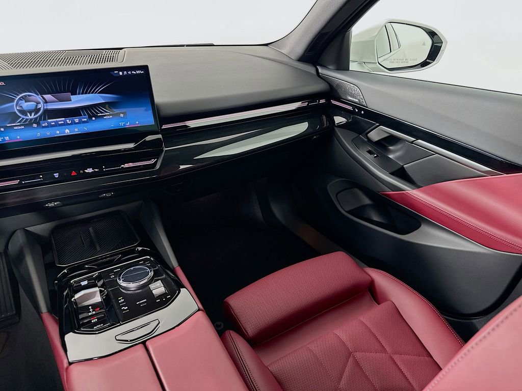 Used 2025 BMW 530i w/ Premium Package image 24