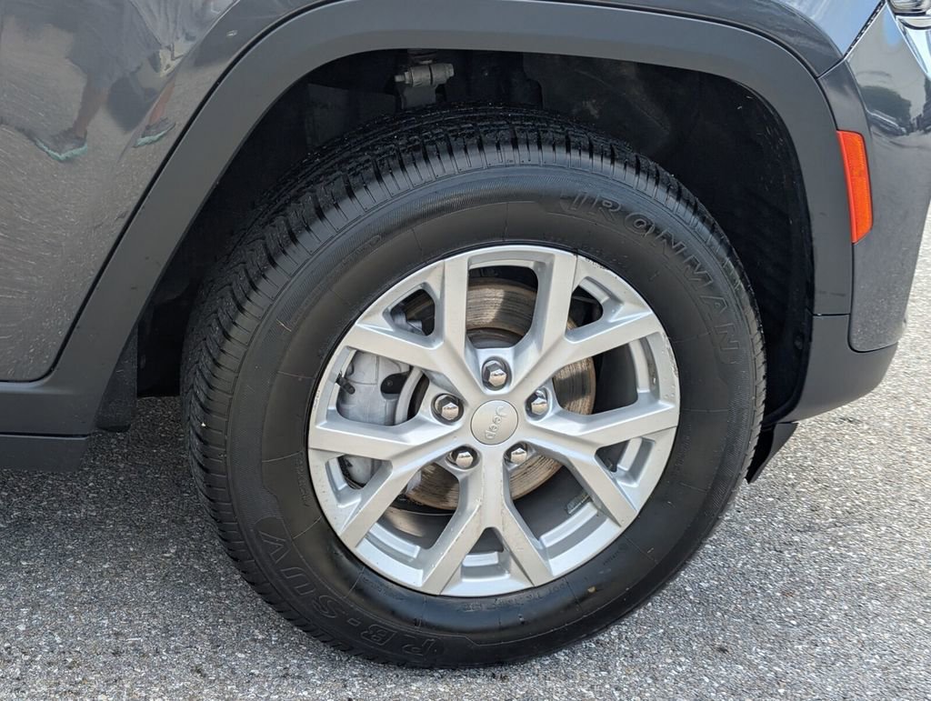 Certified 2024 Jeep Grand Cherokee Limited image 9