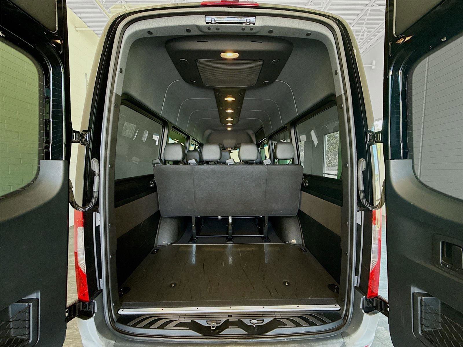 Used 2022 Mercedes-Benz Sprinter 2500 image 29