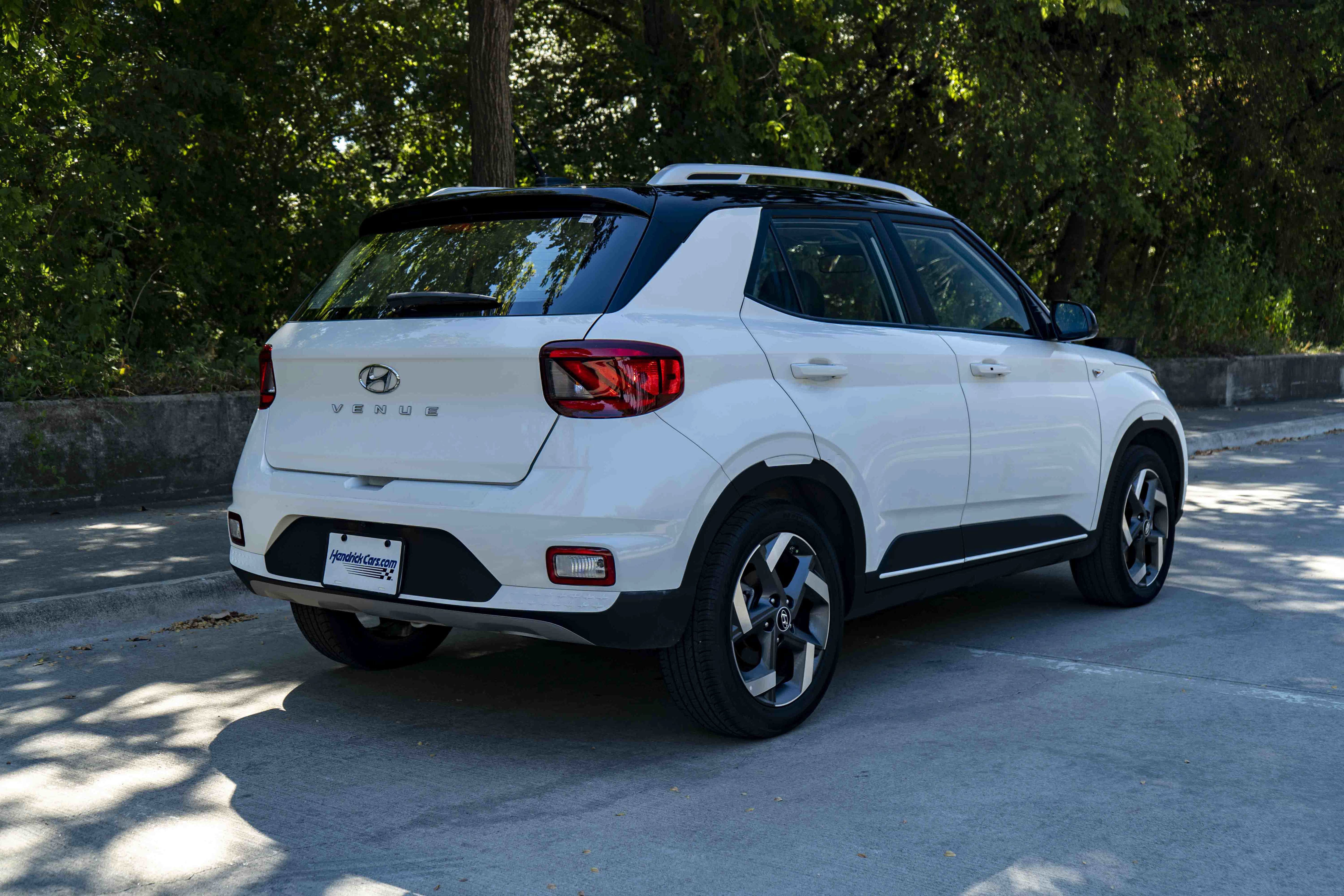Used 2026 Hyundai Venue SEL FWD image 9