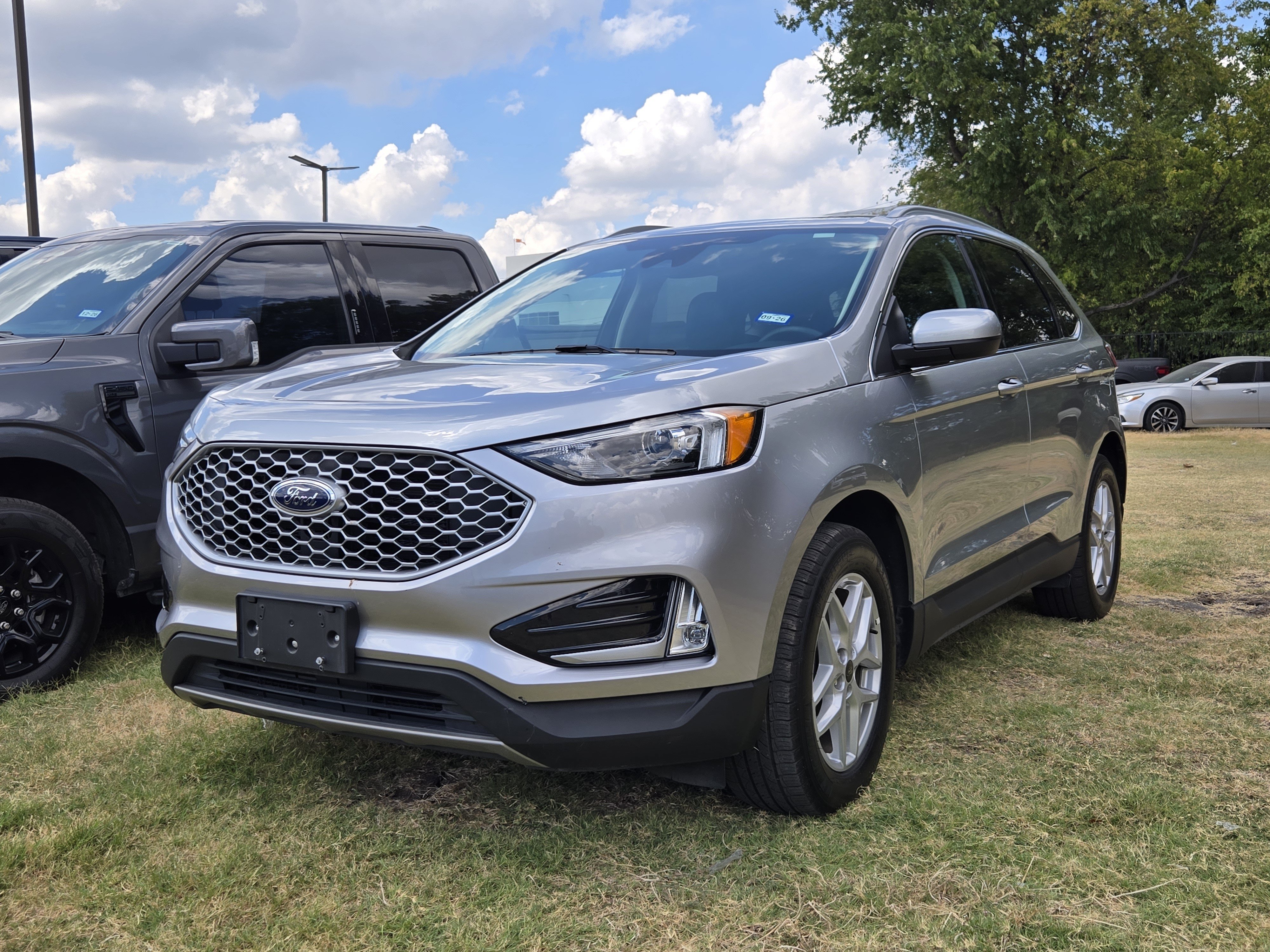 Used 2024 Ford Edge SEL w/ Convenience Package AWD/4WD image 3