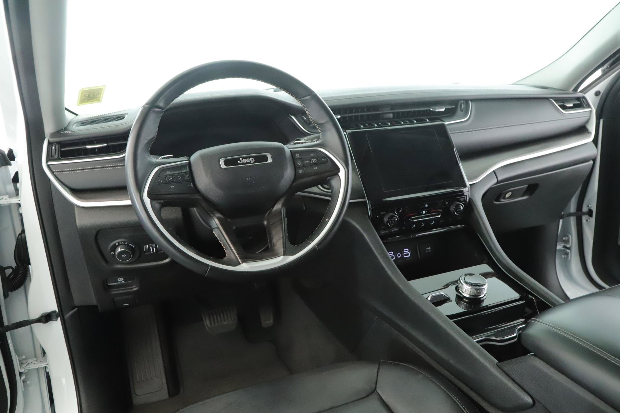 Certified 2022 Jeep Grand Cherokee L Limited AWD/4WD image 2