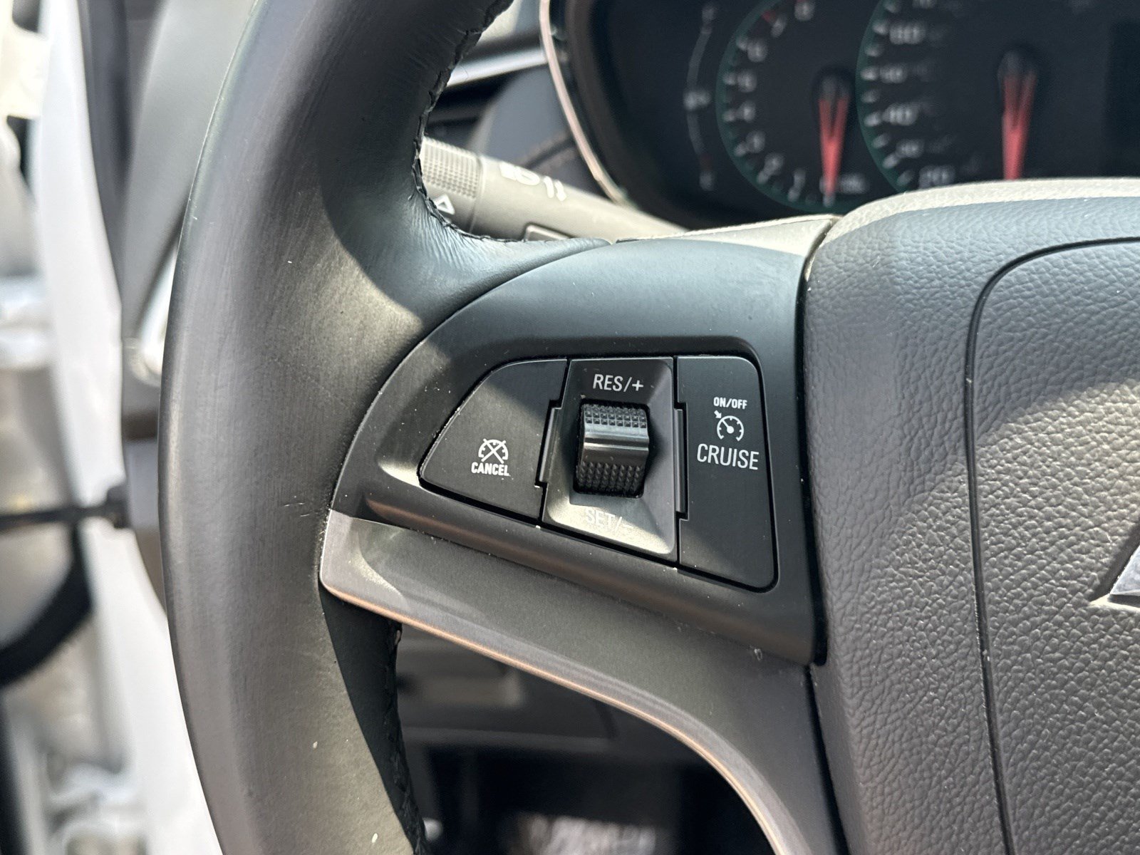Used 2022 Chevrolet Trax LT w/ Sport Edition FWD image 11