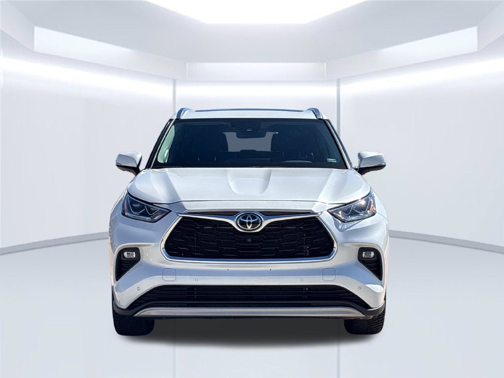Used 2023 Toyota Highlander XLE AWD/4WD image 9