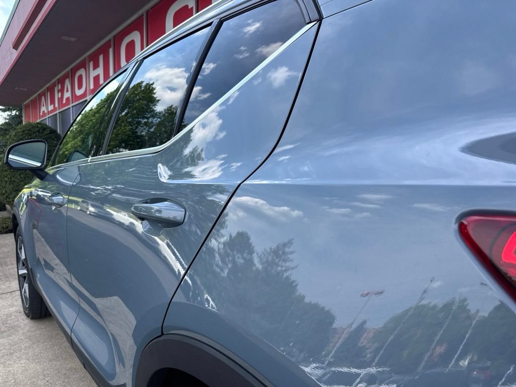 Used 2023 Volvo XC40 B5 Plus AWD/4WD image 13