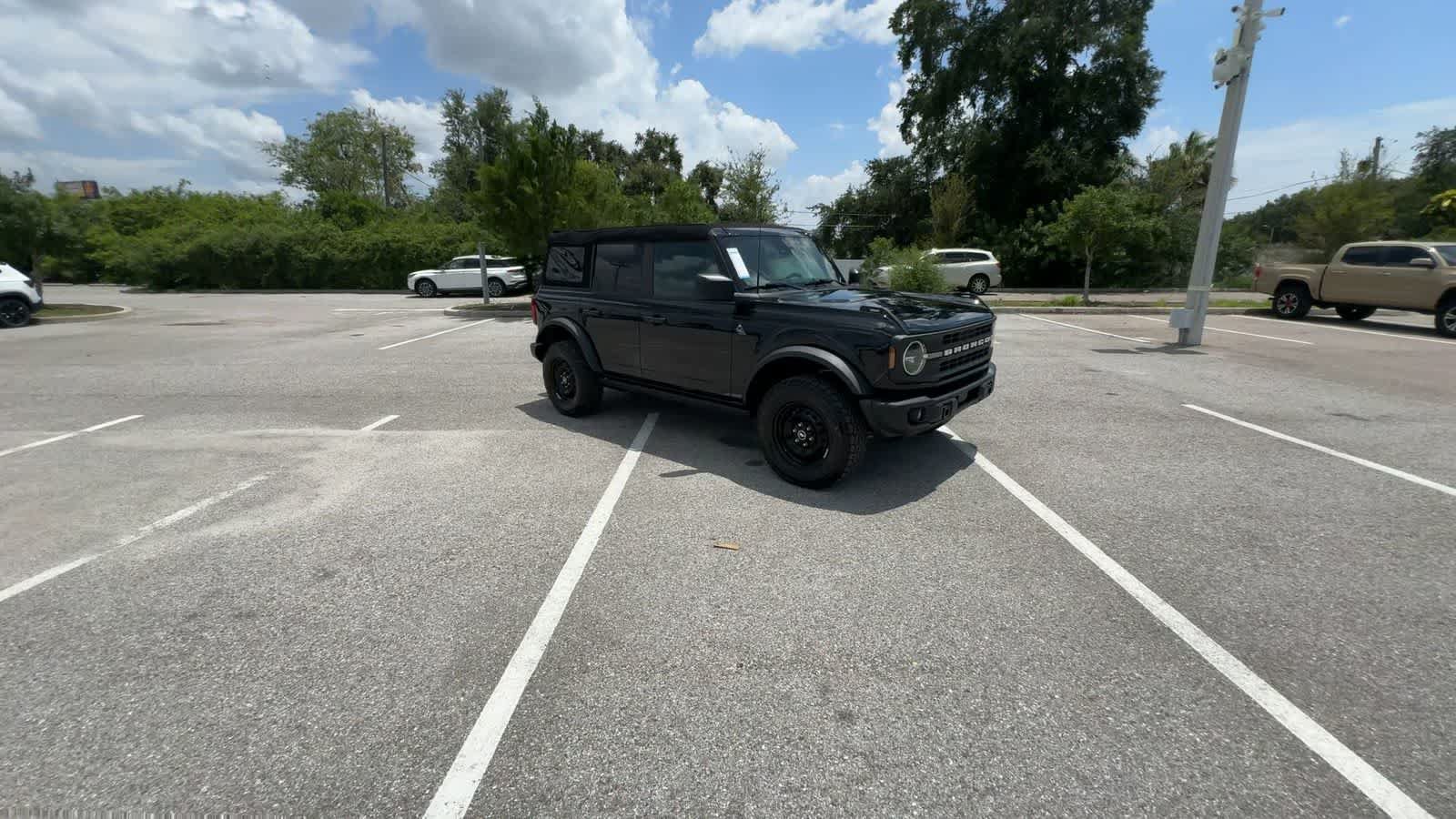 Used 2023 Ford Bronco Black Diamond AWD/4WD image 2