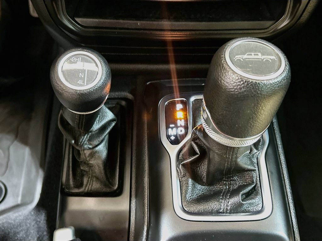 Used 2023 Jeep Gladiator Mojave AWD/4WD image 14