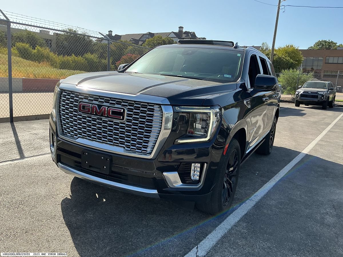 Used 2023 GMC Yukon Denali AWD/4WD image 4