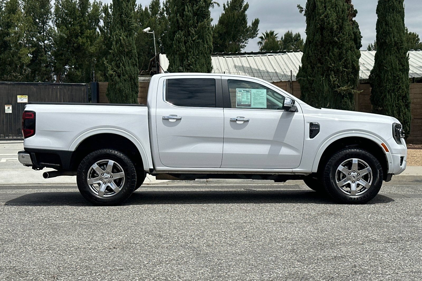 Used 2024 Ford Ranger Lariat w/ Trailer Tow Package RWD image 3