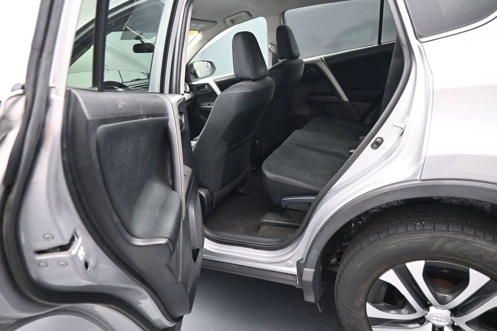 Used 2016 Toyota RAV4 LE AWD/4WD image 21