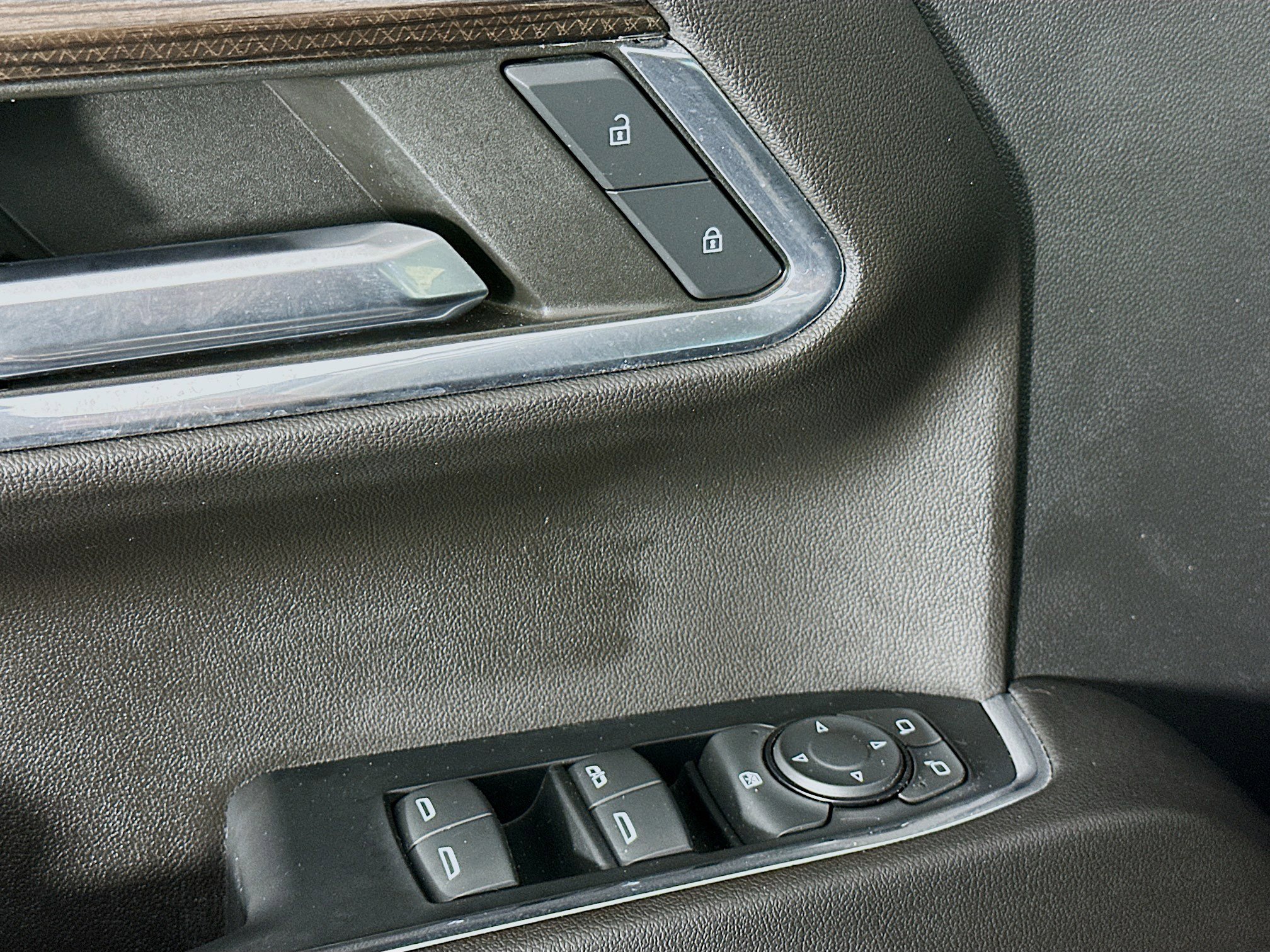 Used 2023 Chevrolet Silverado 1500 LT AWD/4WD image 15