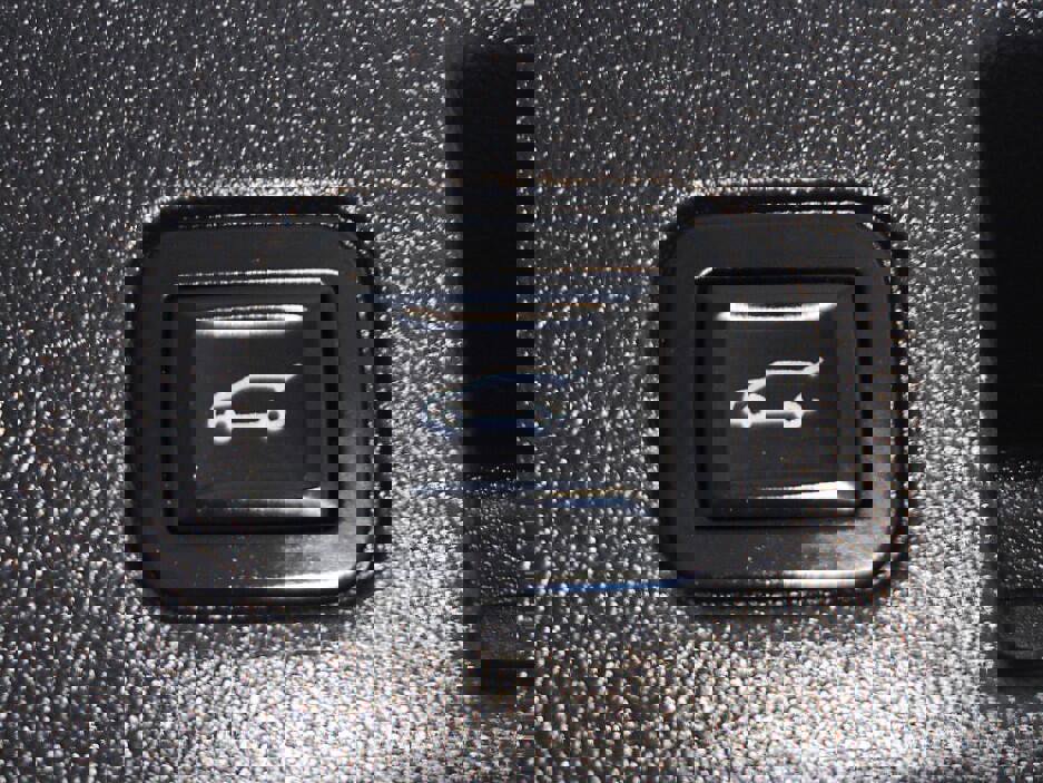 Used 2019 Chevrolet Equinox LT w/ Driver Convenience Package image 17