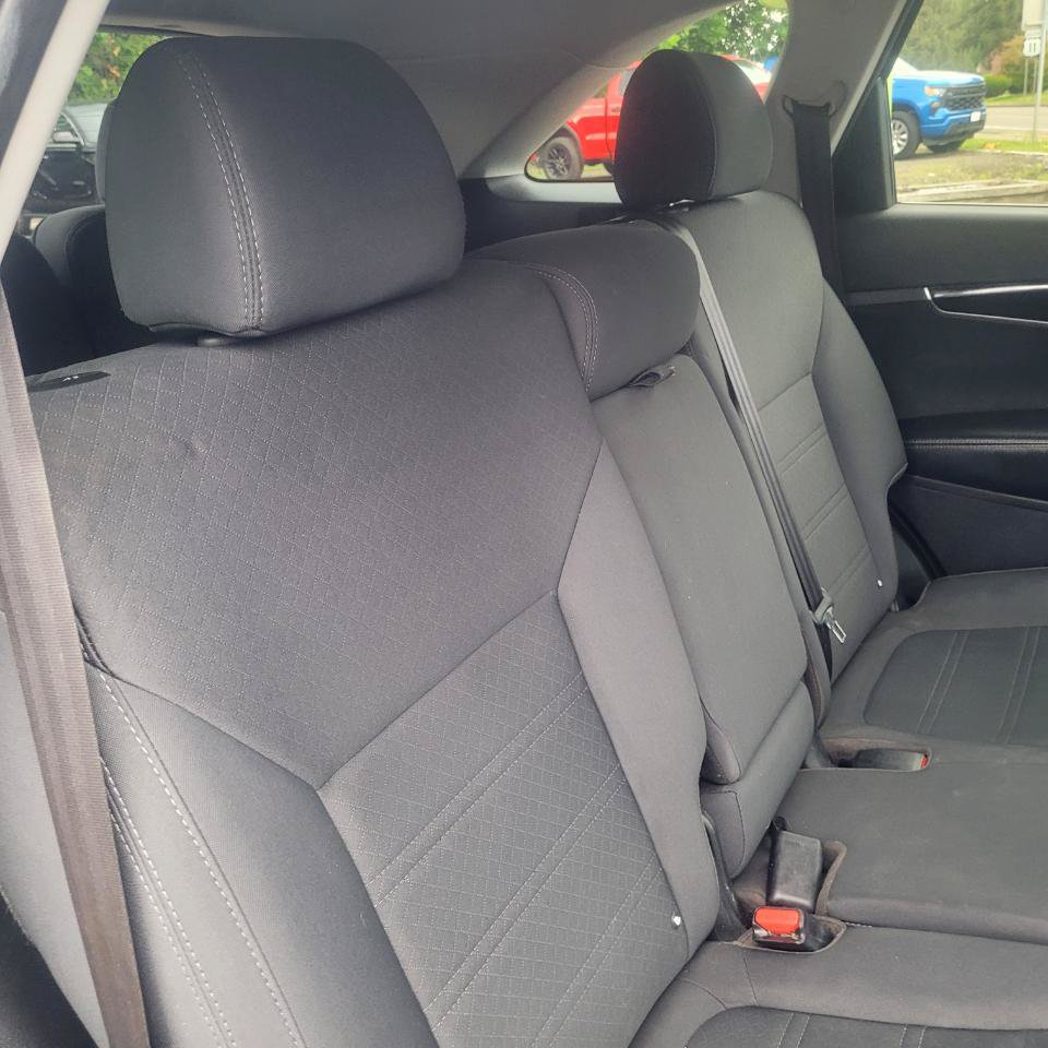 Used 2020 Kia Sorento LX AWD/4WD image 29