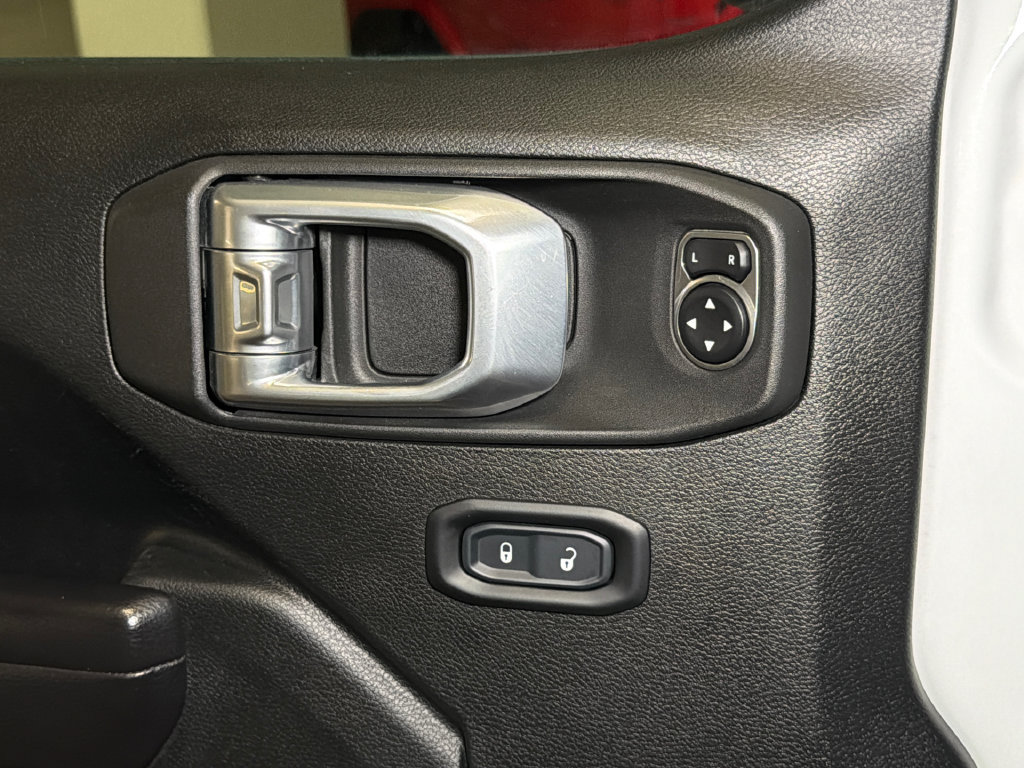 Used 2021 Jeep Wrangler Unlimited Rubicon AWD/4WD image 18