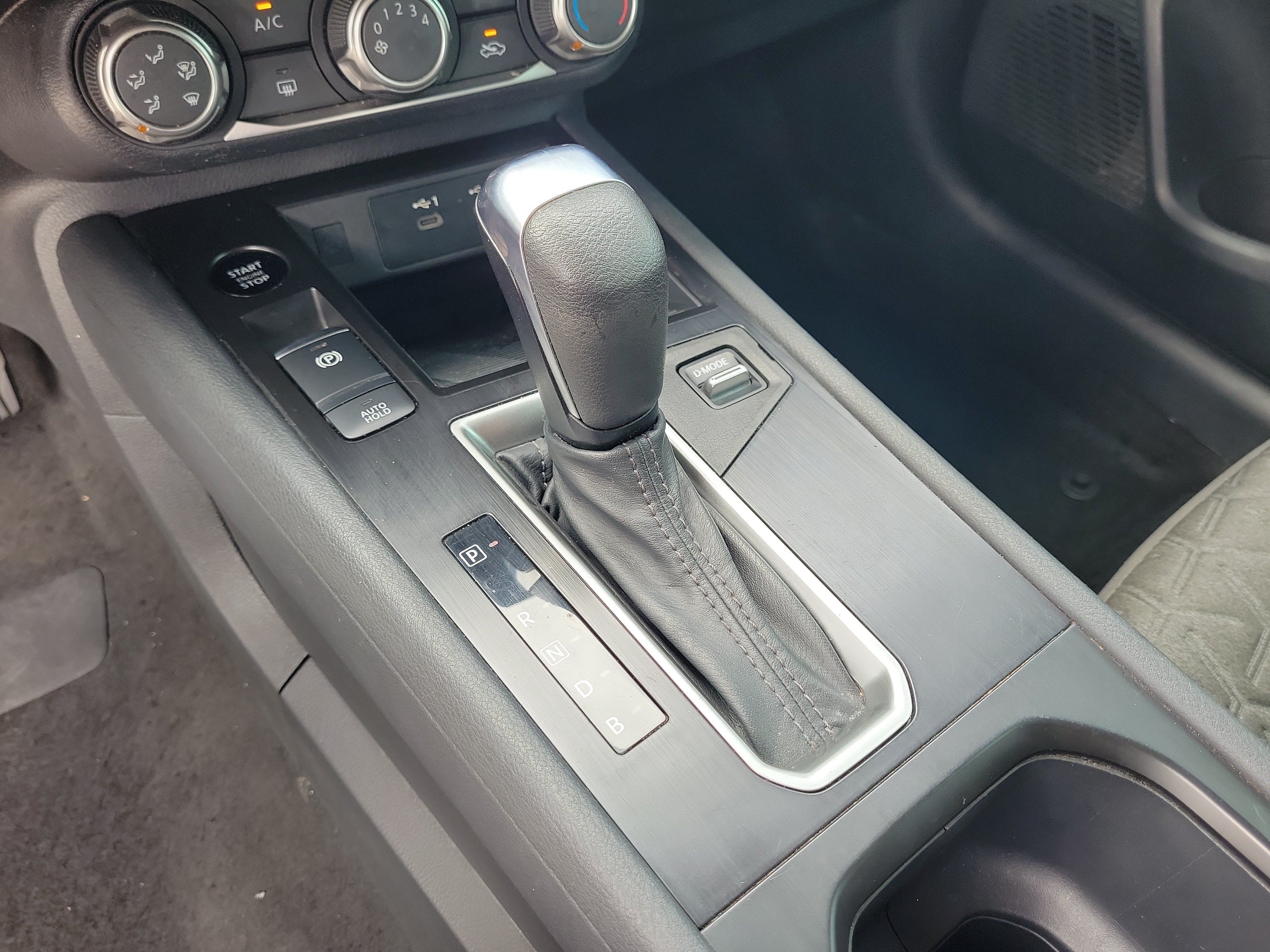 Certified 2025 Nissan Kicks SV w/ Charging Package FWD image 19