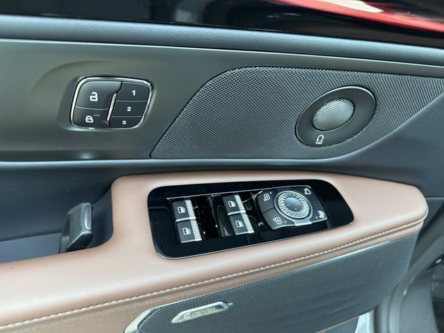 New 2026 Lincoln Nautilus Reserve w/ Jet Appearance Package AWD/4WD image 9