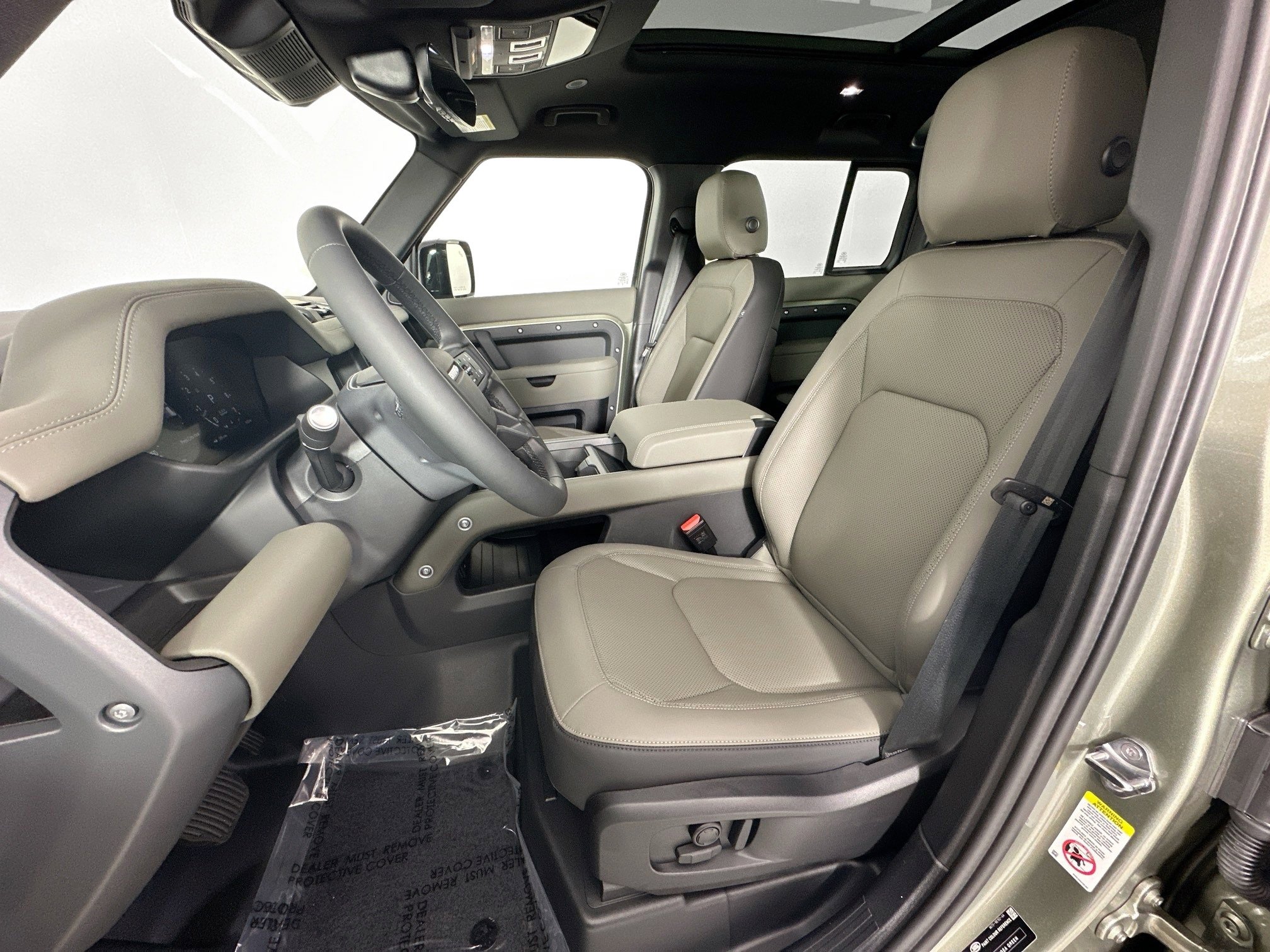 Used 2025 Land Rover Defender 110 S image 18