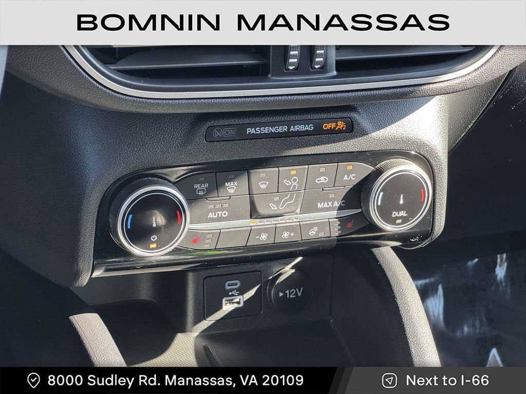 Used 2022 Ford Escape SE w/ SE Sport Appearance Package image 21