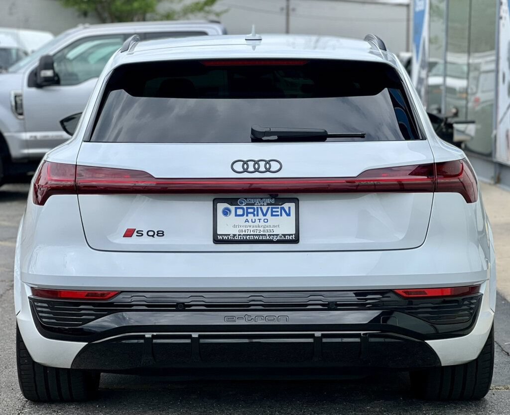 Used 2024 Audi Q8 e-tron Prestige w/ Prestige Package AWD/4WD image 5