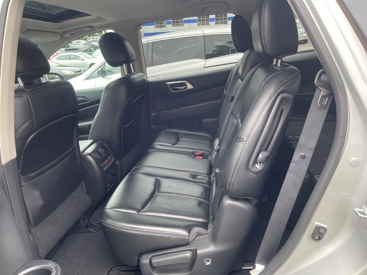 Used 2016 Nissan Pathfinder SL w/ SL Premium Package AWD/4WD image 20