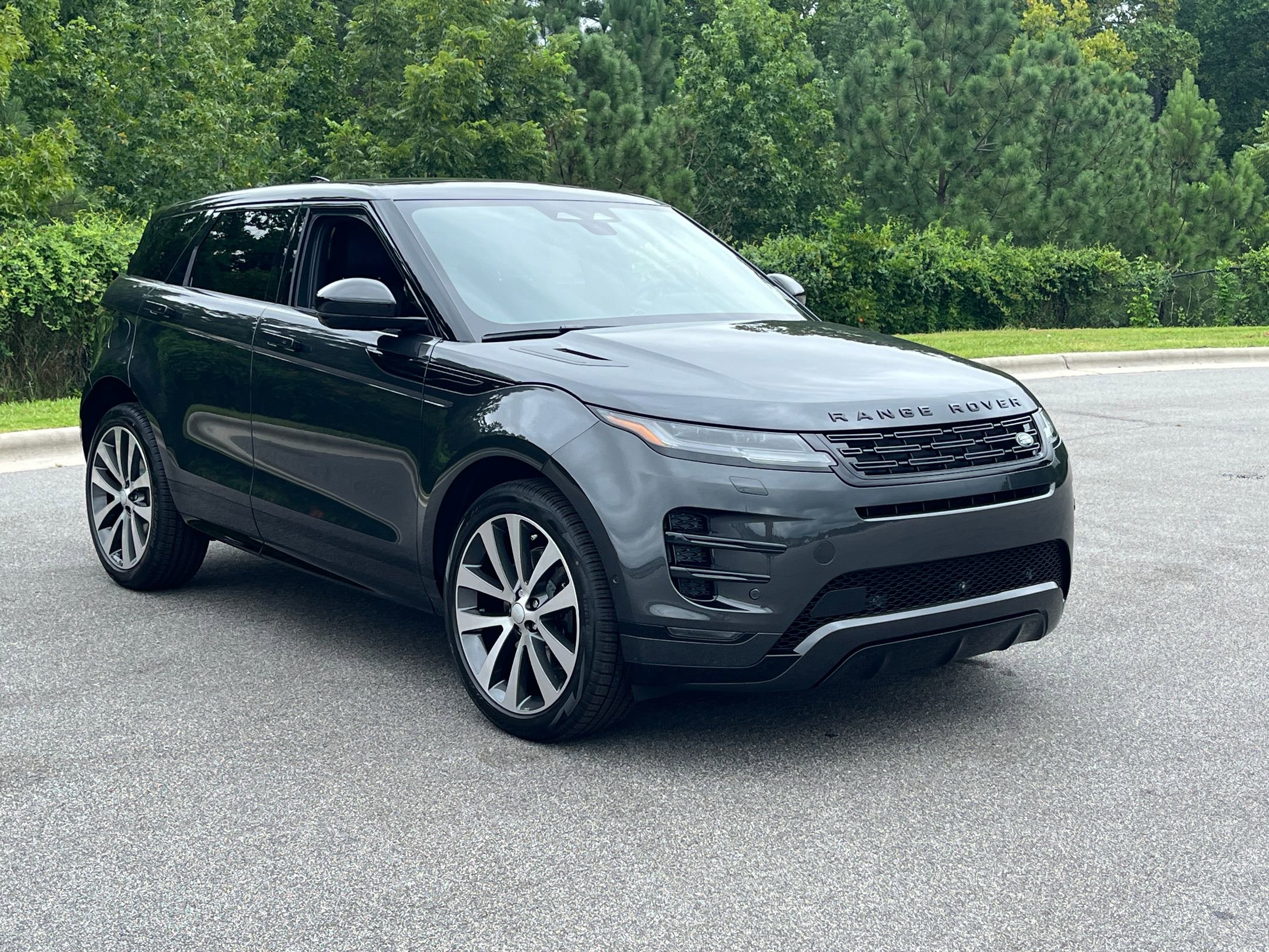 New 2026 Land Rover Range Rover Evoque Dynamic SE image 3