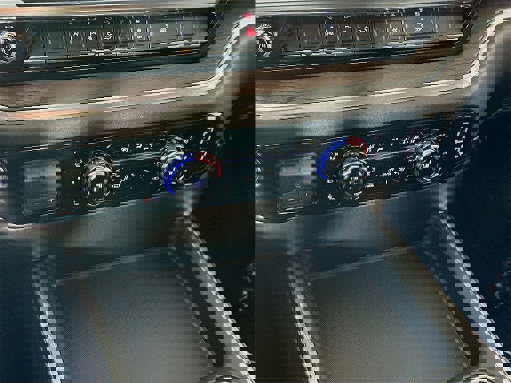 New 2026 GMC Sierra 2500 SLT w/ SLT Premium Package image 11