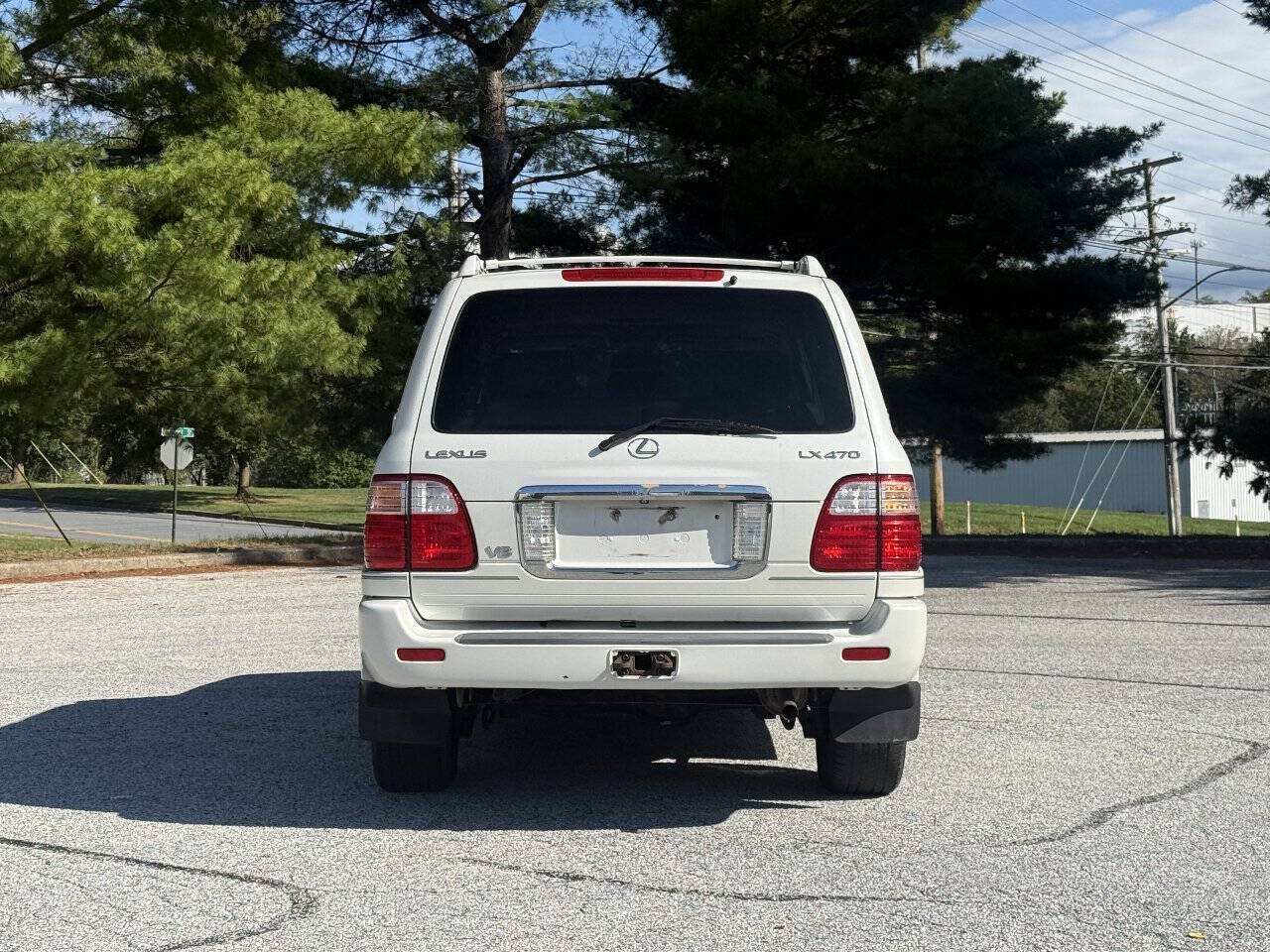 Used 2005 Lexus LX 470 4WD w/ Preferred Accessory Pkg image 6