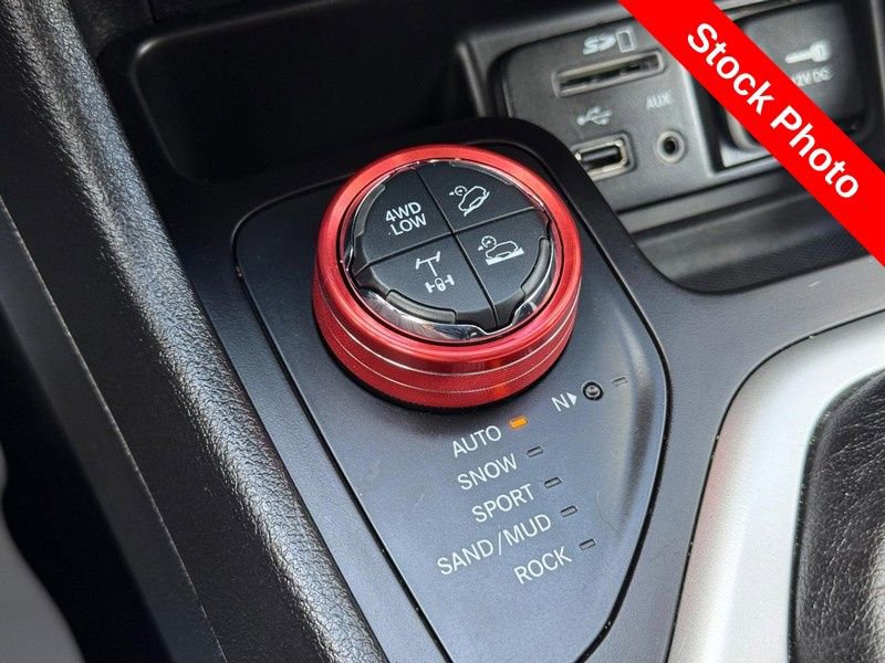 Used 2017 Jeep Cherokee Trailhawk image 29
