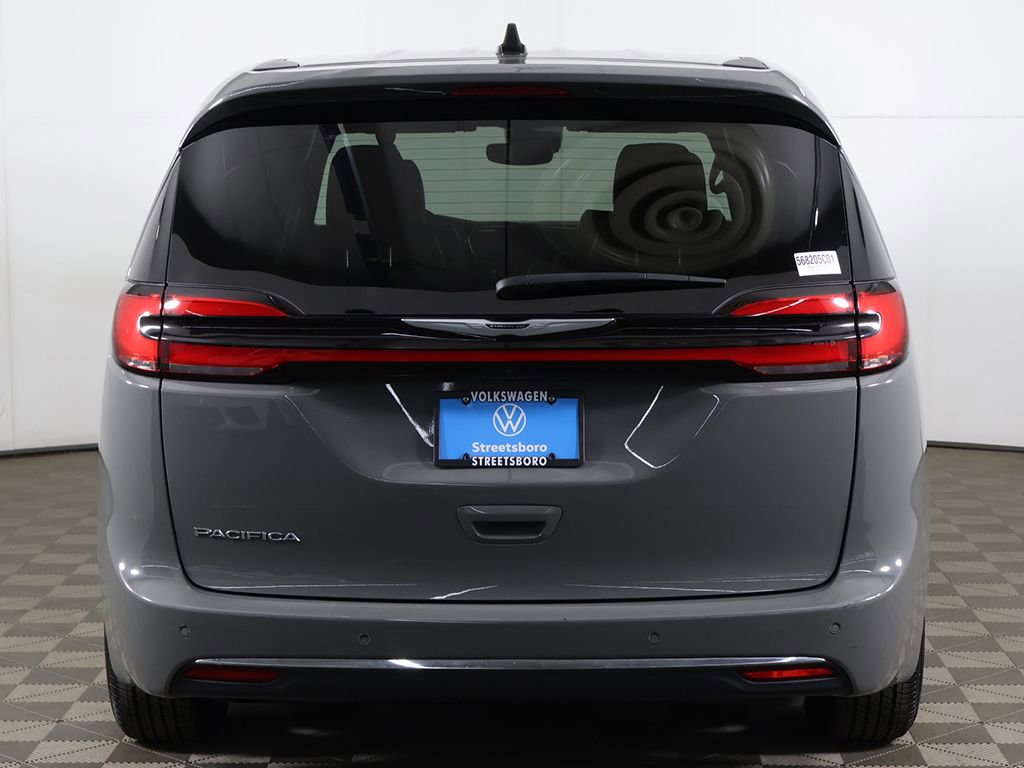 Used 2025 Chrysler Pacifica Select FWD image 13