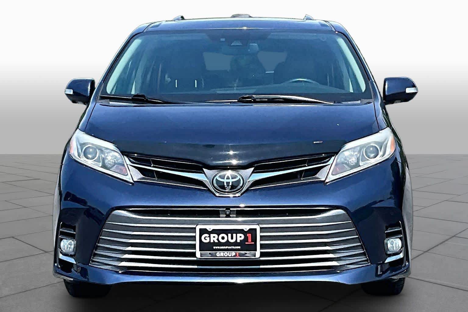 Used 2019 Toyota Sienna Limited Premium w/ Carpet Mat Package AWD/4WD image 4