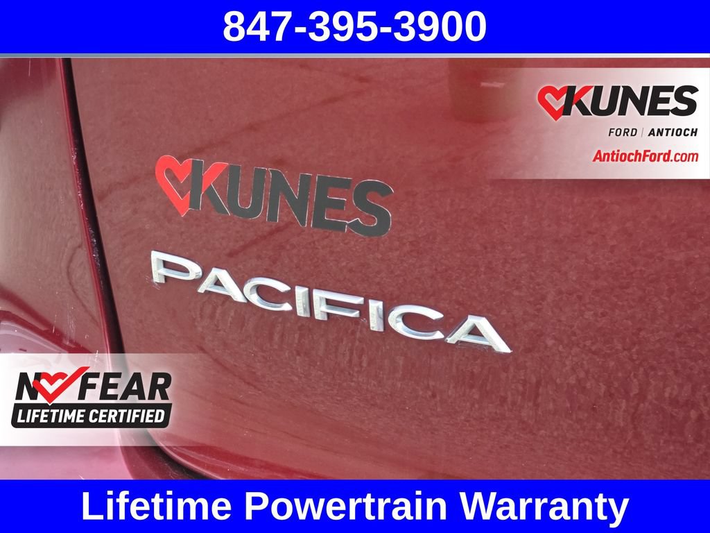 Used 2023 Chrysler Pacifica Touring-L FWD image 31
