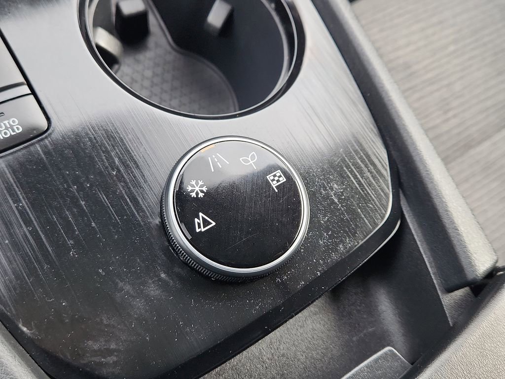 Used 2023 Nissan Rogue SV image 25