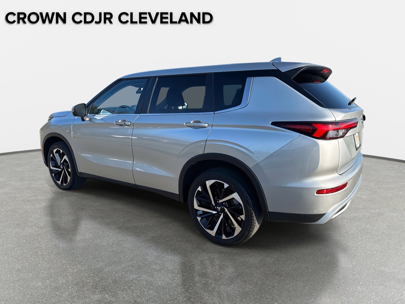 Used 2024 Mitsubishi Outlander SE image 7