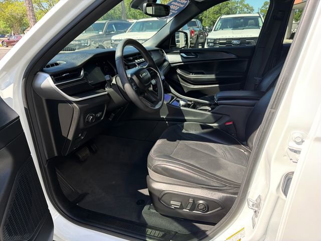 Used 2023 Jeep Grand Cherokee L Laredo AWD/4WD image 9