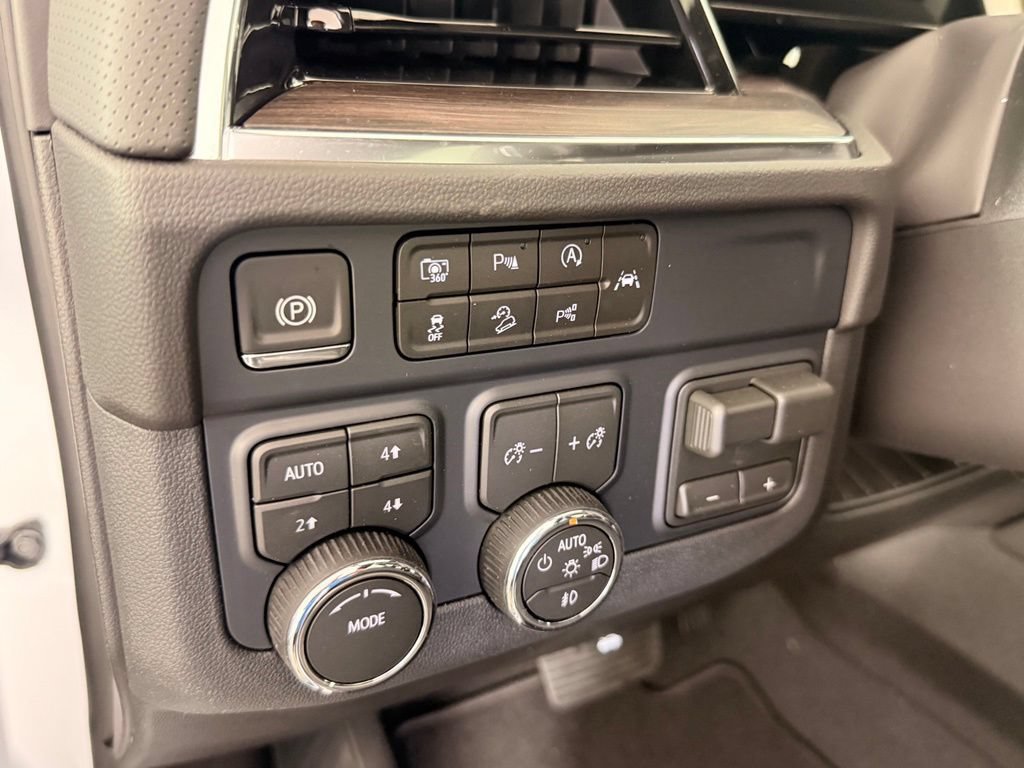 New 2026 Chevrolet Suburban Premier AWD/4WD image 28