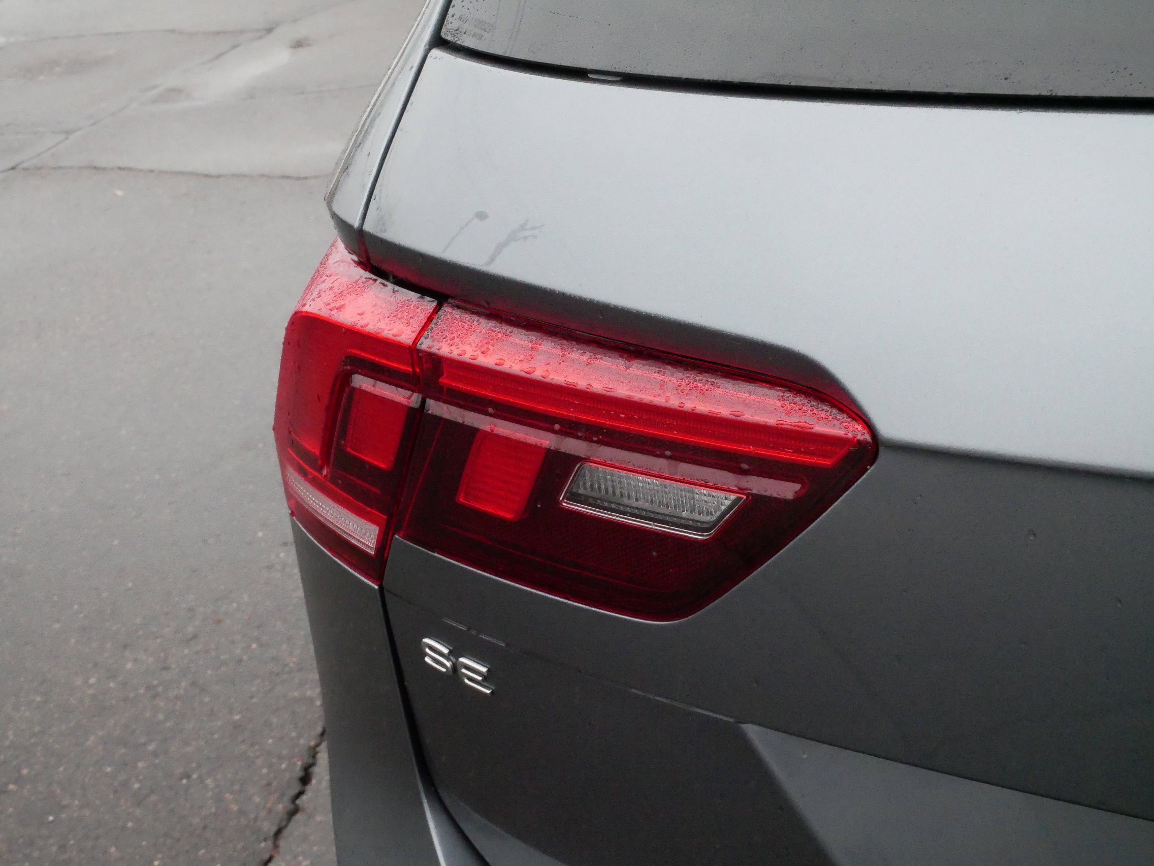 Certified 2023 Volkswagen Tiguan SE R-Line image 17