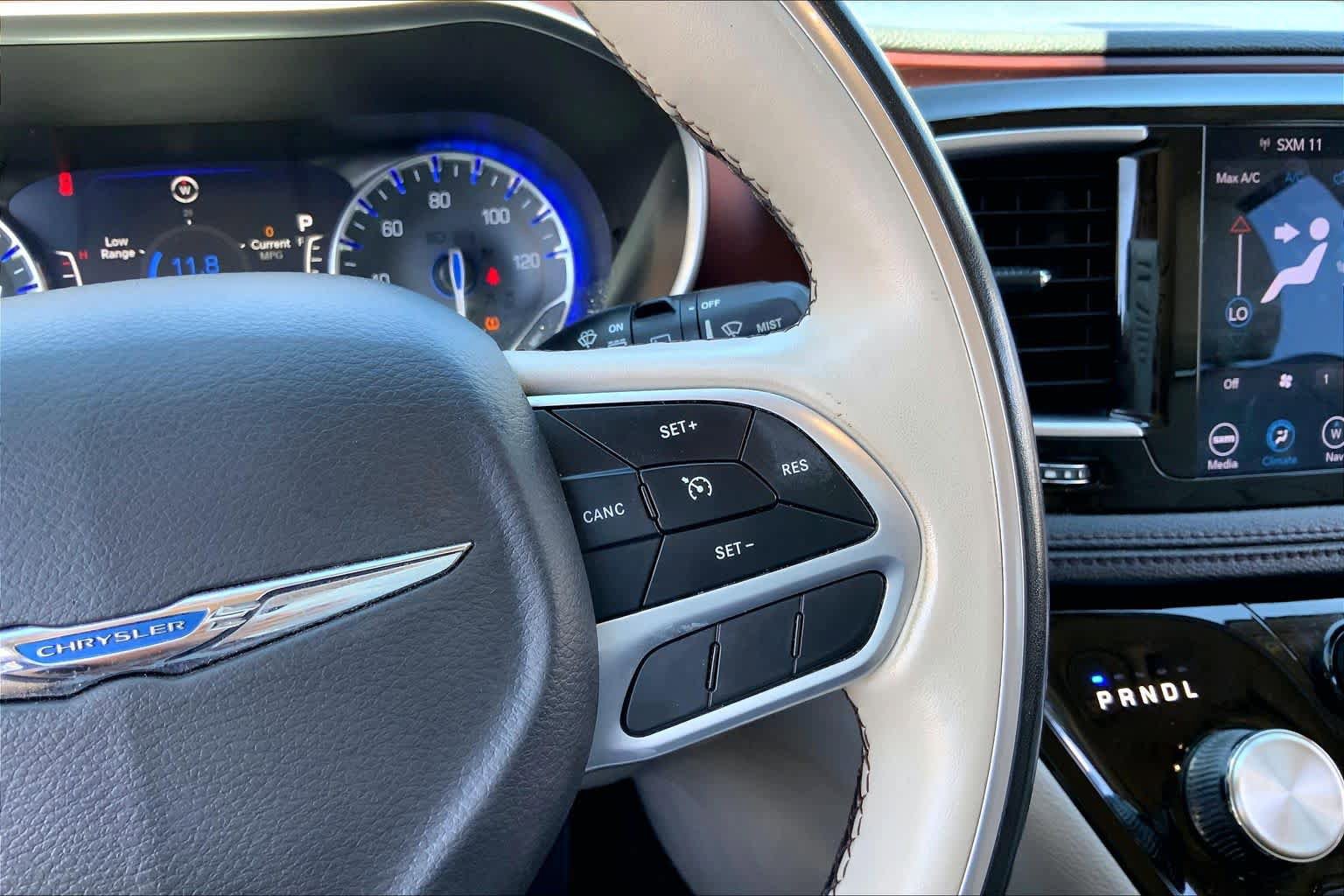 Used 2020 Chrysler Pacifica Limited FWD image 25