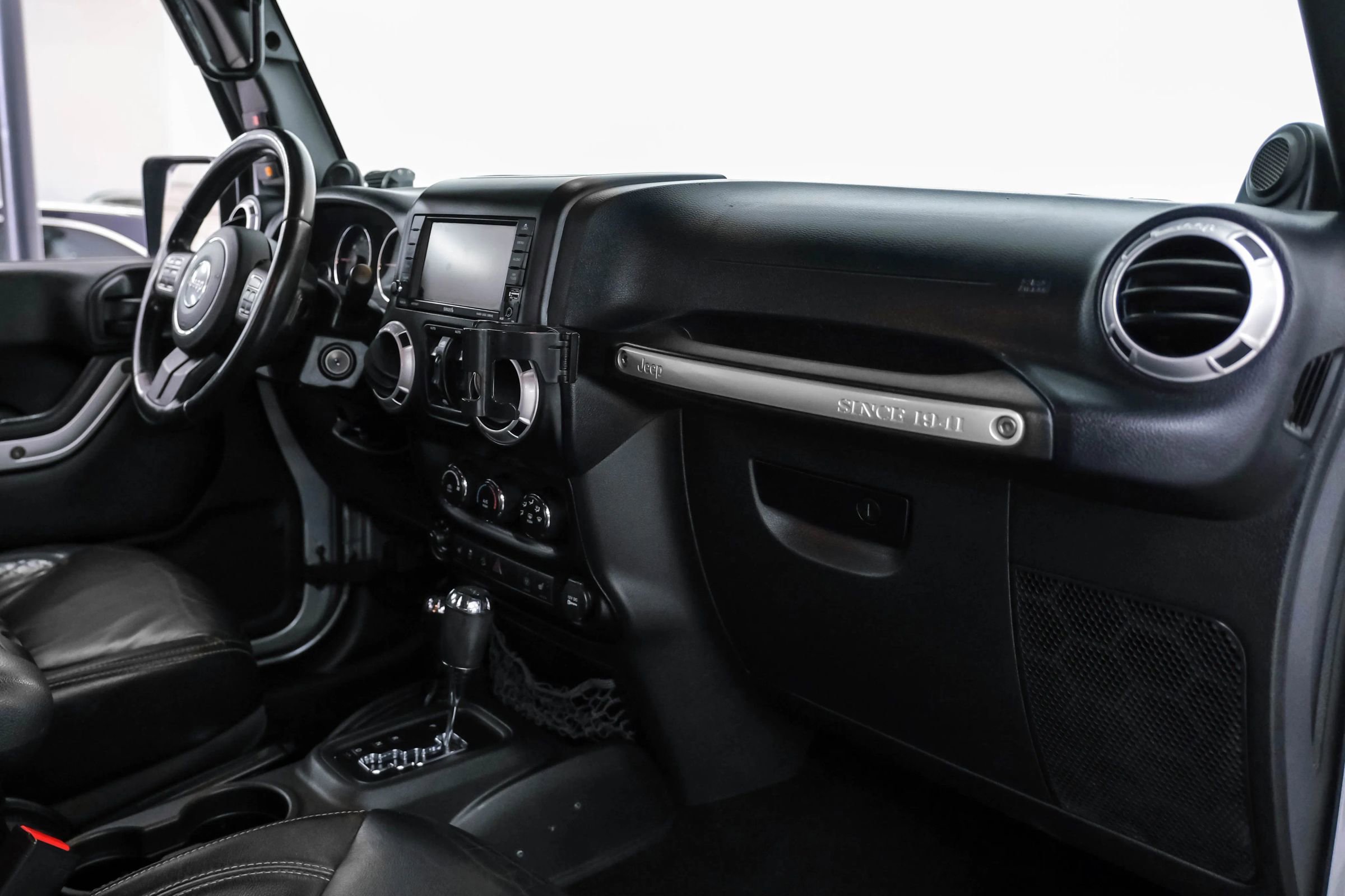 Used 2013 Jeep Wrangler Unlimited Sahara w/ Connectivity Group image 12