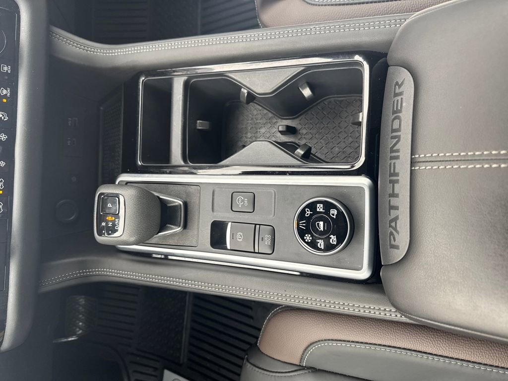 Used 2025 Nissan Pathfinder Platinum w/ Cargo Package image 28