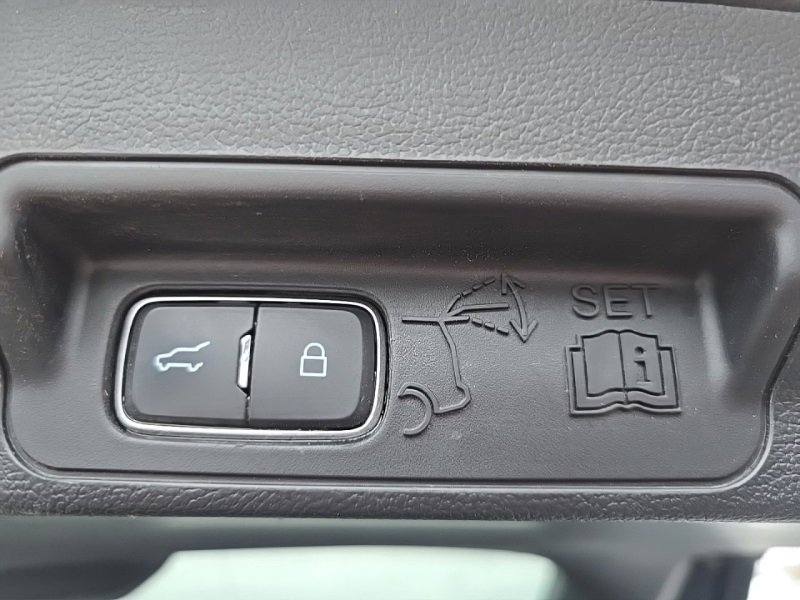 Used 2020 Ford Explorer XLT w/ Equipment Group 202A image 29