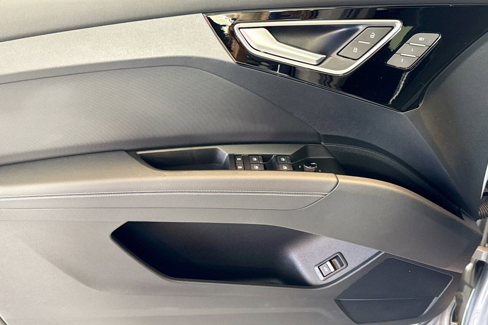 Used 2023 Audi Q4 e-tron Premium Plus AWD/4WD image 17