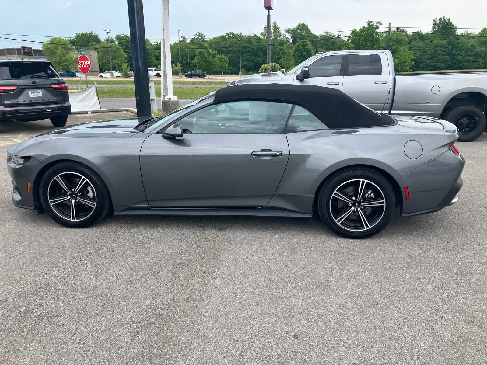 Used 2025 Ford Mustang Premium RWD image 4