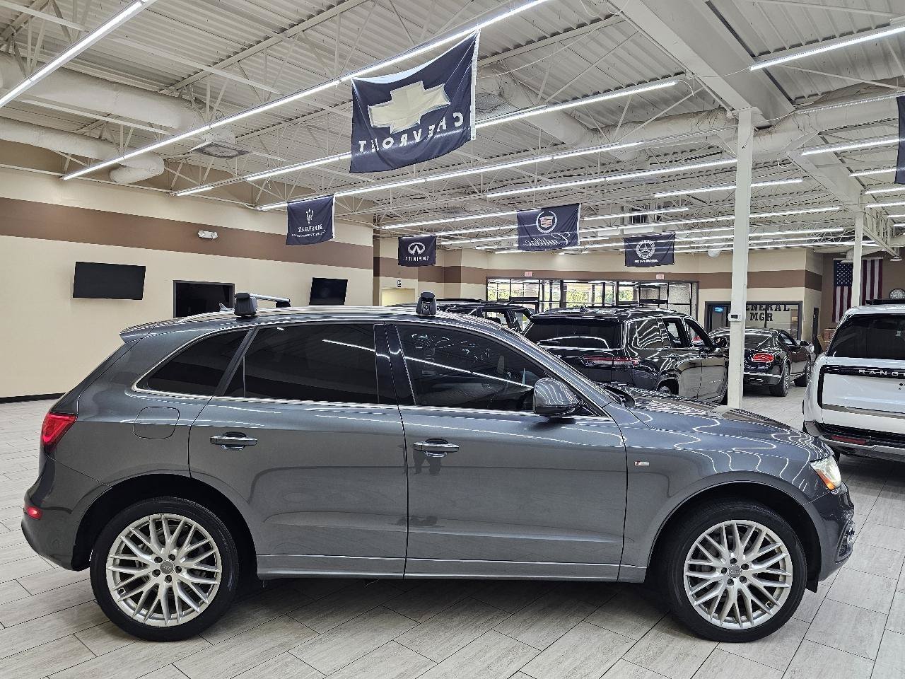 Used 2017 Audi Q5 2.0T Premium Plus w/ Technology Package AWD/4WD image 5