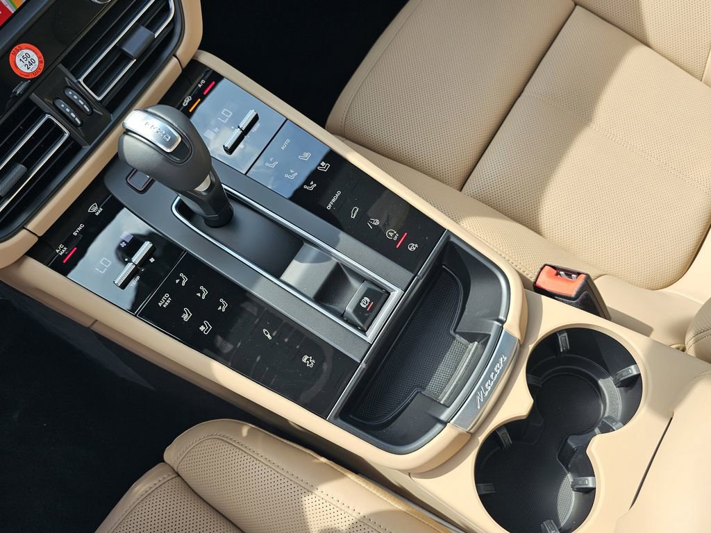 New 2025 Porsche Macan Turbo image 33