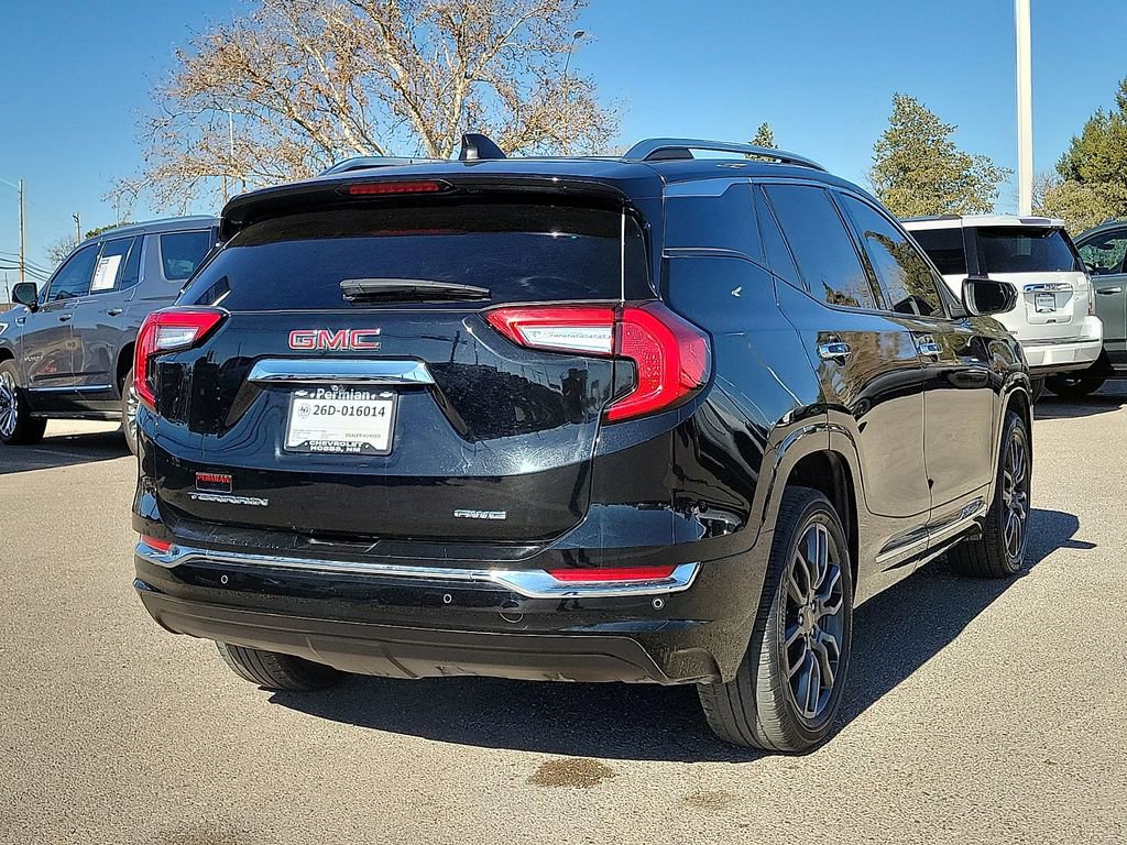 Used 2023 GMC Terrain Denali w/ Black Diamond Edition image 10