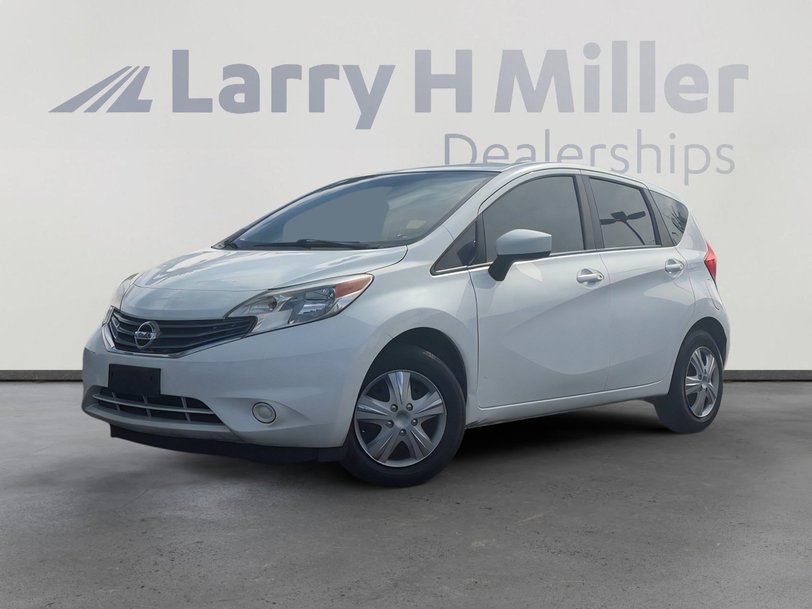 Used 2015 Nissan Versa Note SV FWD image 1